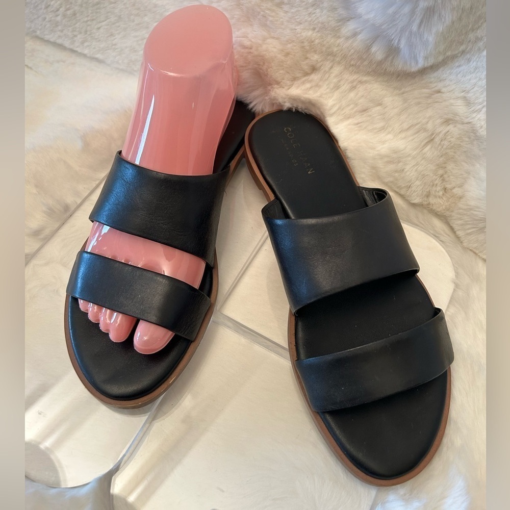 Cole‎ Haan Findra Women's Black leather Slide Sandals Sz-7B.  I